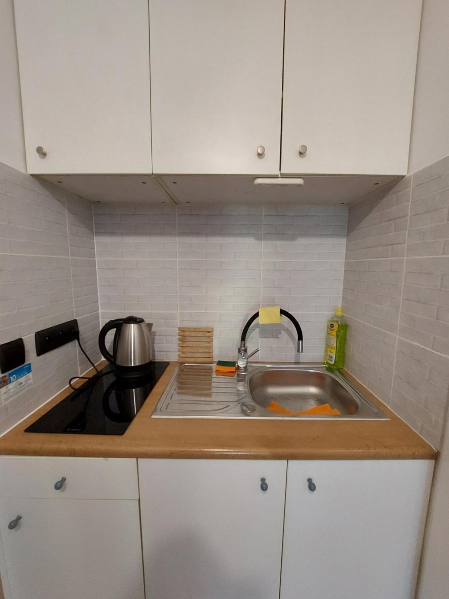 Apartment Grzybowska 9 *